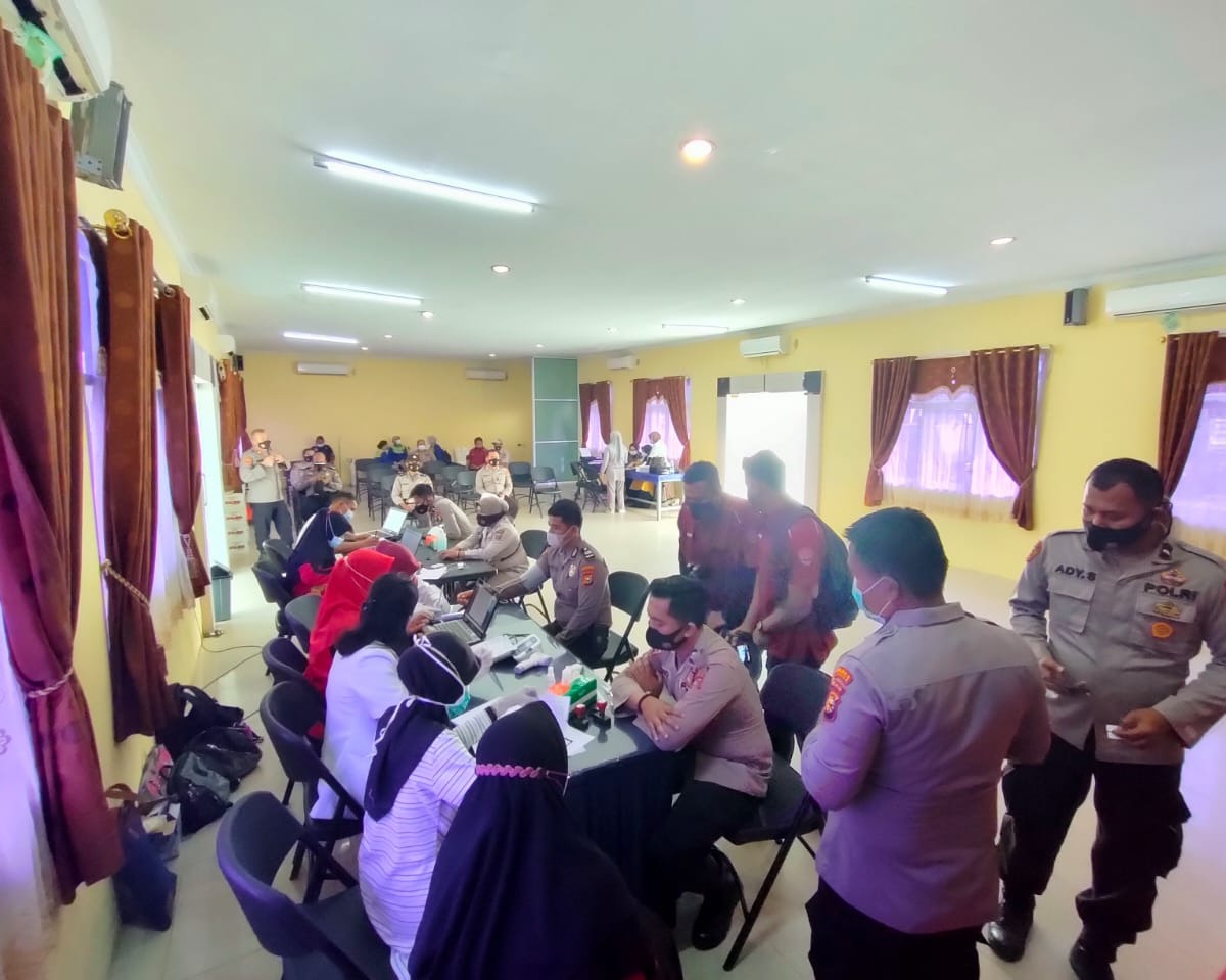 Hari Pertama Vaksinasi Covid-19, Sebanyak 46 Personel Polres Kampar Telah Divaksin