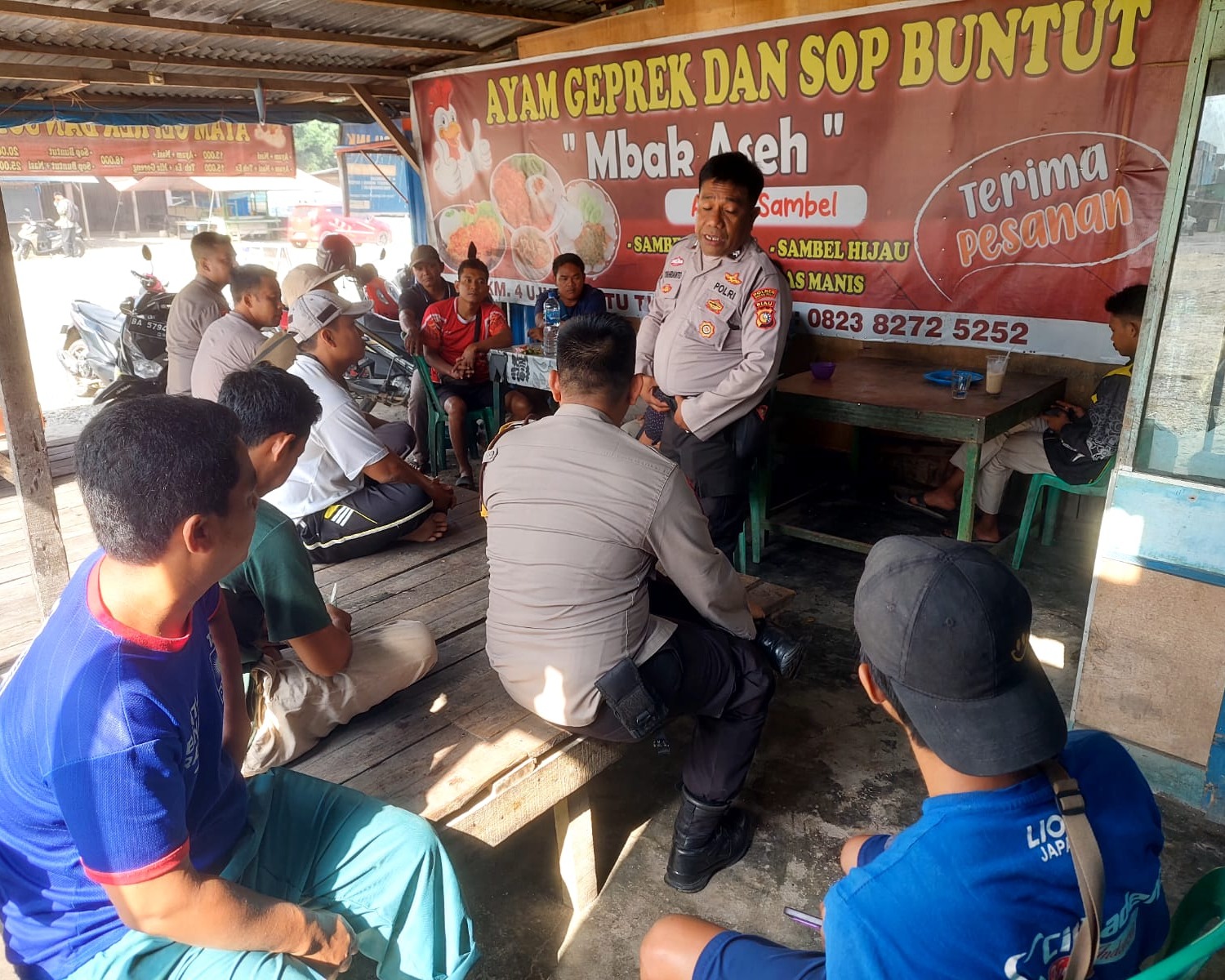 Gelar Jumat Curhat, Polsek Ujung Batu Sosialisasikan Penyuluhan Hukum Kepada Masyarakat Suka Damai