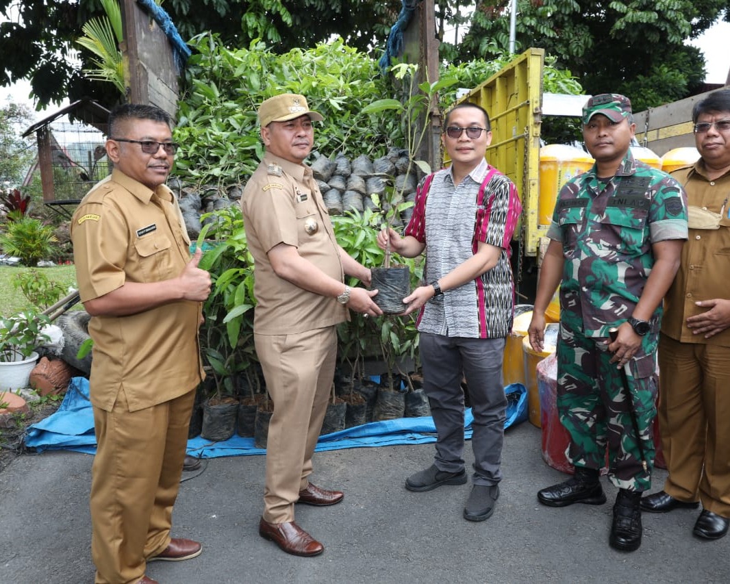 Bupati Taput Terima Penyerahan Bantuan CSR PT Indonesia Asahan Aluminium