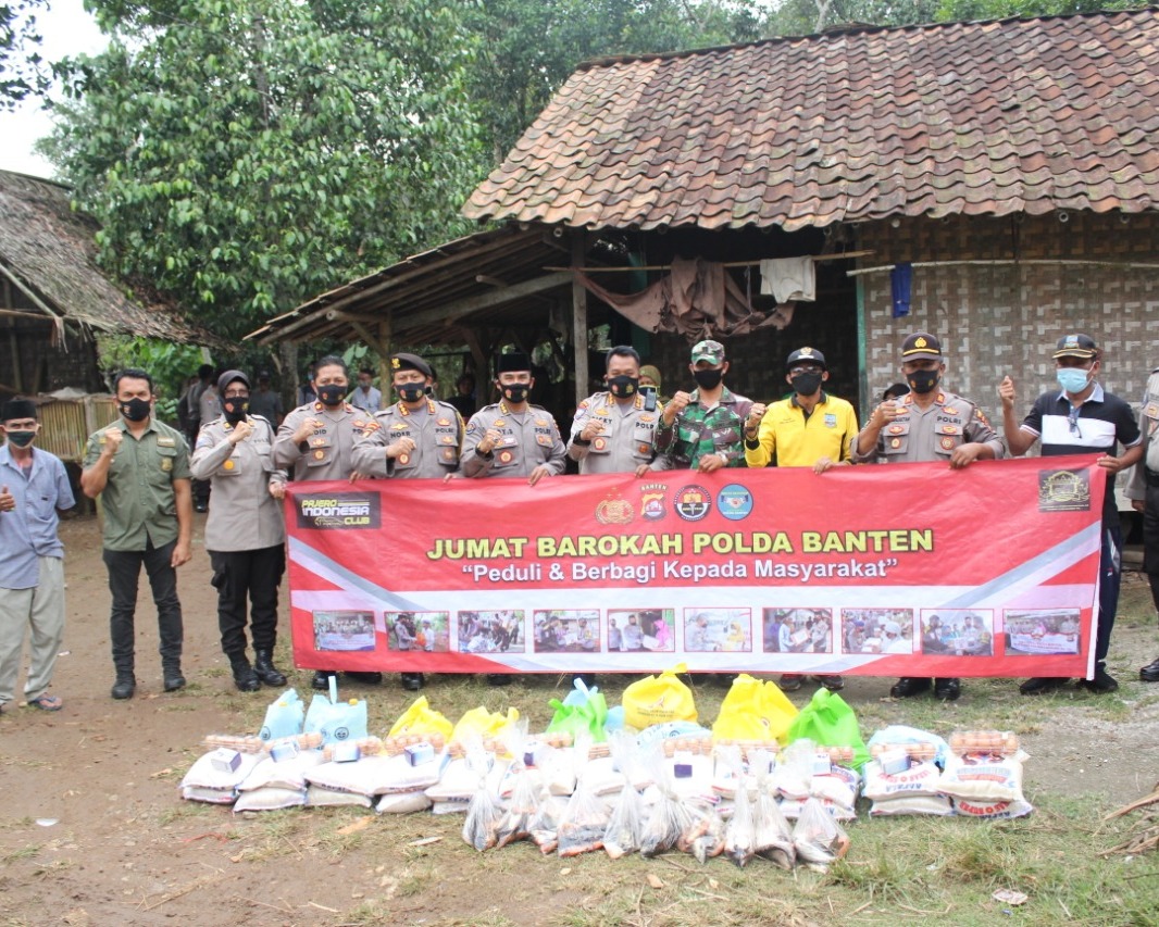 Jumat Barokah Polda Banten, Bantu Masyarakat Terdampak Covid-19