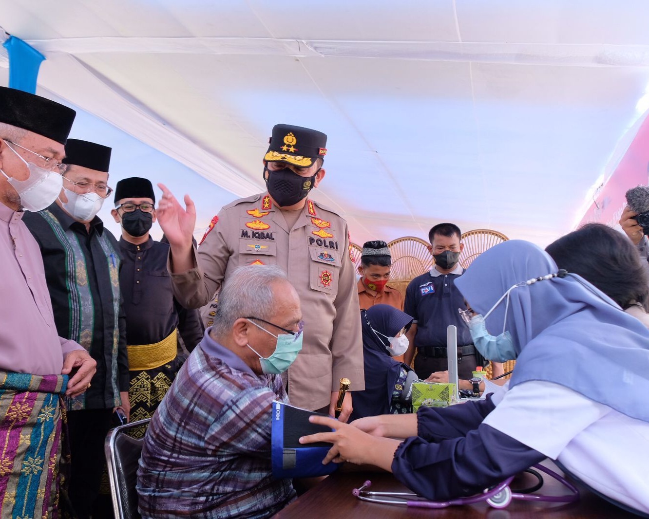 Dipimpin Kapolri Secara Virtual, Kapolda Gelar Vaksinasi Bersama Di Kantor LAM Riau