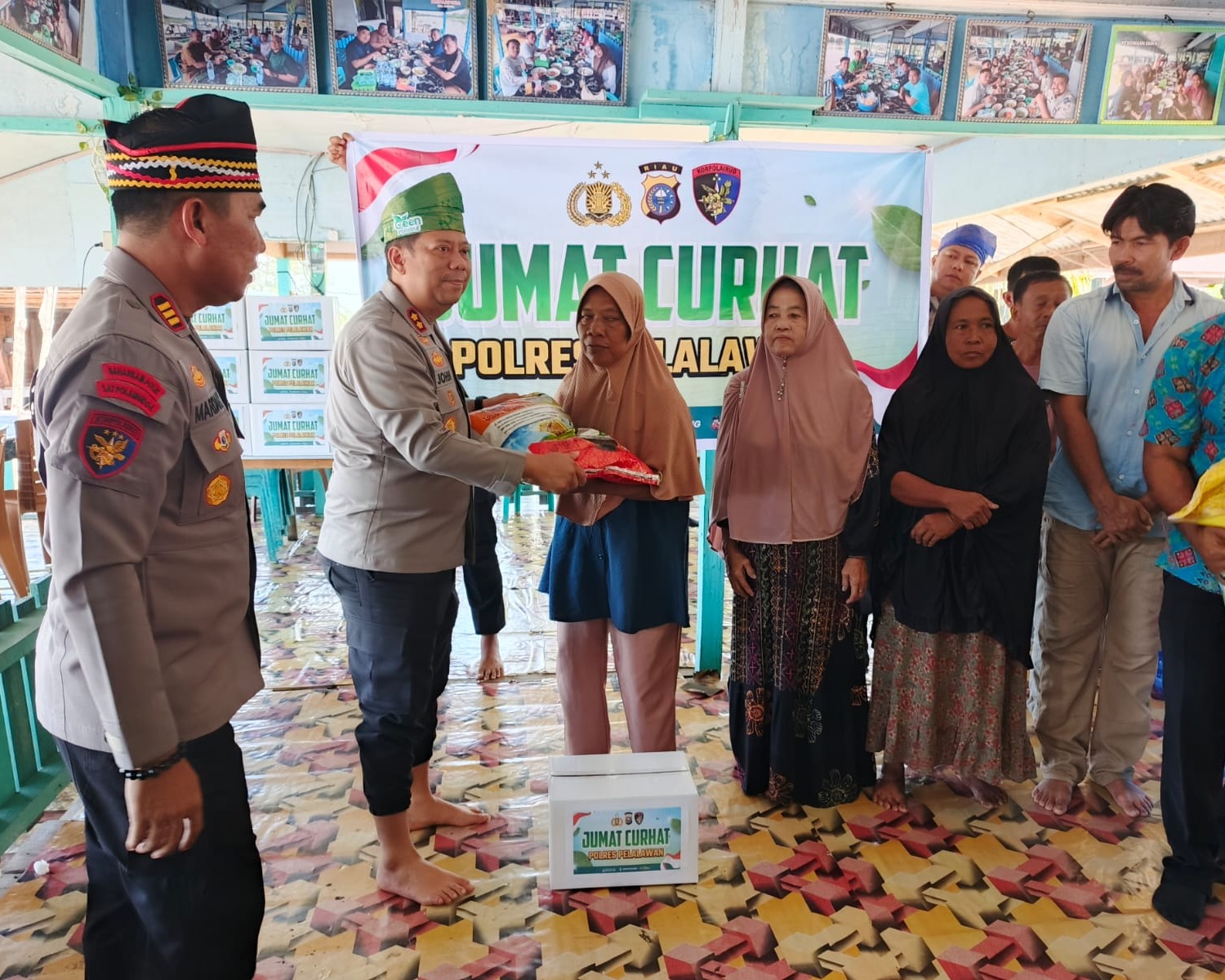 Kapolres Pelalawan Gelar Jumat Curhat Di Pesisir Sungai Kualo: Tampung Curhatan Warga soal Keamanan dan Lampu Jalan