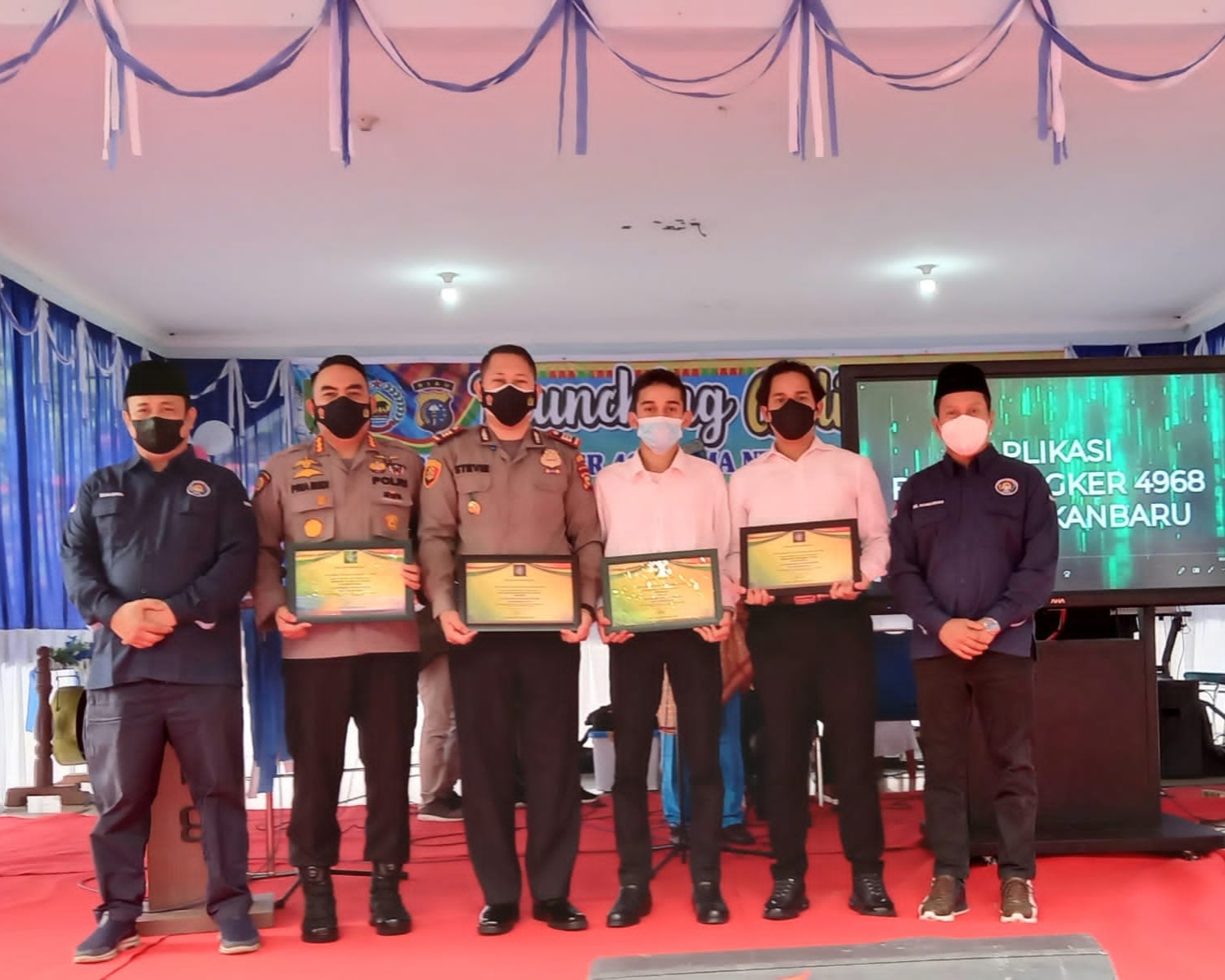 Ikatan Keluarga Alumni (IKA) SMA Negeri 8 dan Polresta Pekanbaru Launching Aplikasi Biru Dongker 4968