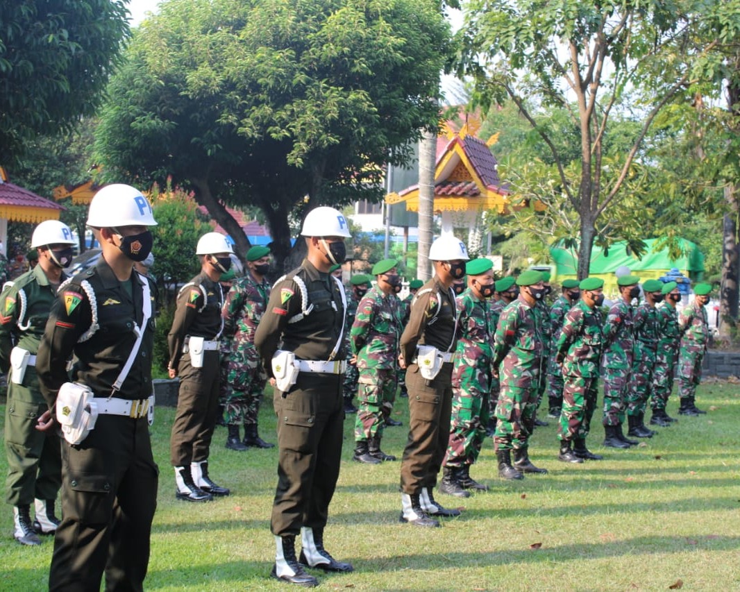 Dandim 0301/PBR Pimpin Apel Gelar Pasukan Pelaksanaan PPKM Level IV di Kota Pekanbaru