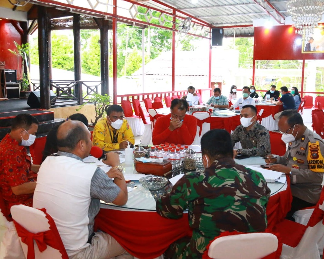 Bupati Taput Pimpin Rapat Forkopimda Tentang PPKM dan Peniadaan Mudik Hari Raya Idul Fitri