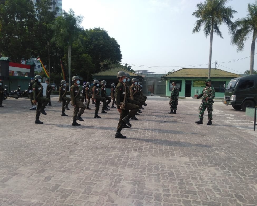 Kodim 0301/PBR Berikan Latihan Dasar Menwa UNRI