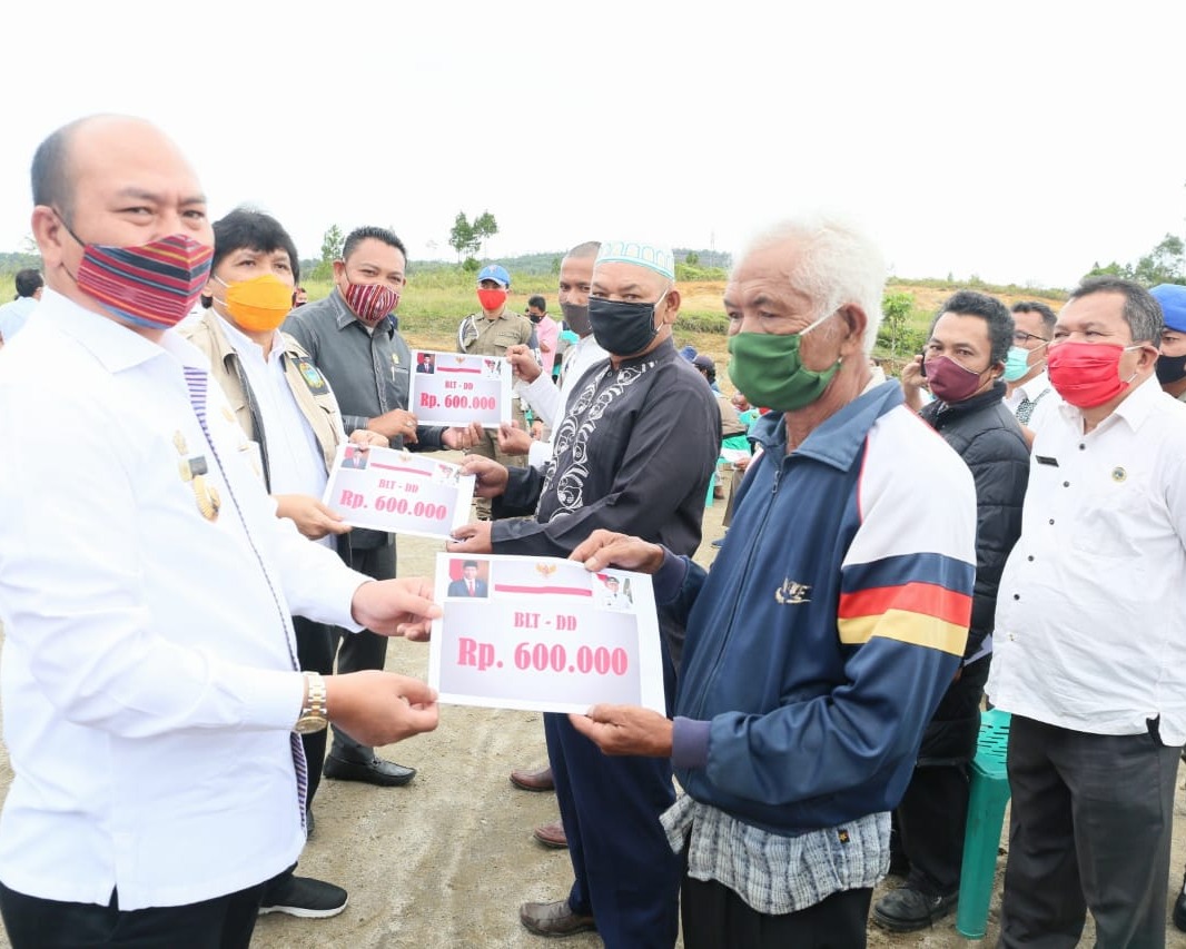 Bupati Taput Bersama Gubsu Launching BLT Provinsi dan BLT Dana Desa