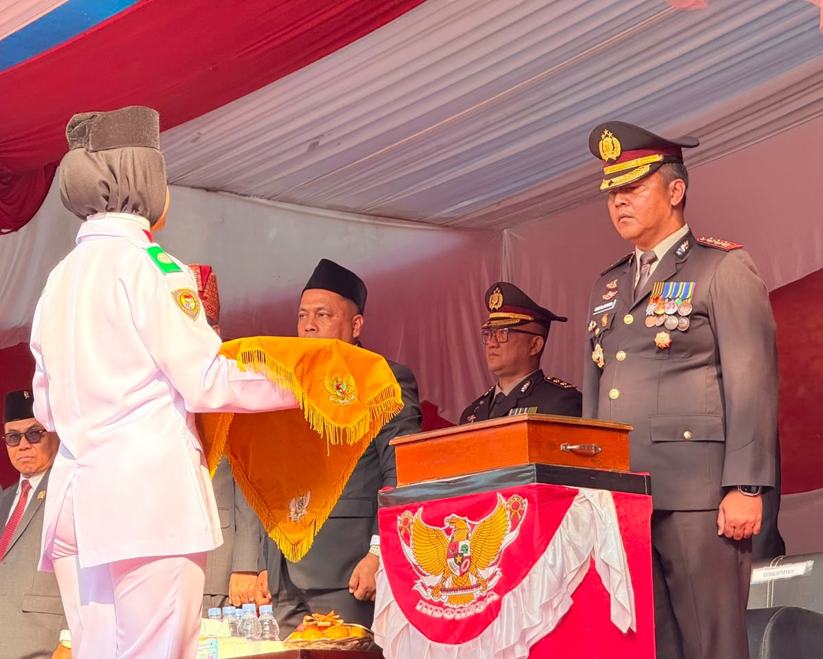 Dirreskrimsus Polda Riau Pimpin Upacara HUT Ke-81 RI di Lapangan Astaka Bandar Sei Kijang