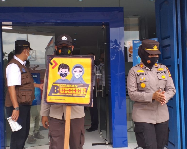 Dalam Program Kerja 100 Hari Kapolri, Kapolsek Bukit Kapur Polres Dumai Ciptakan Gerakan Bukit Kapur Bermasker (BUKKER)