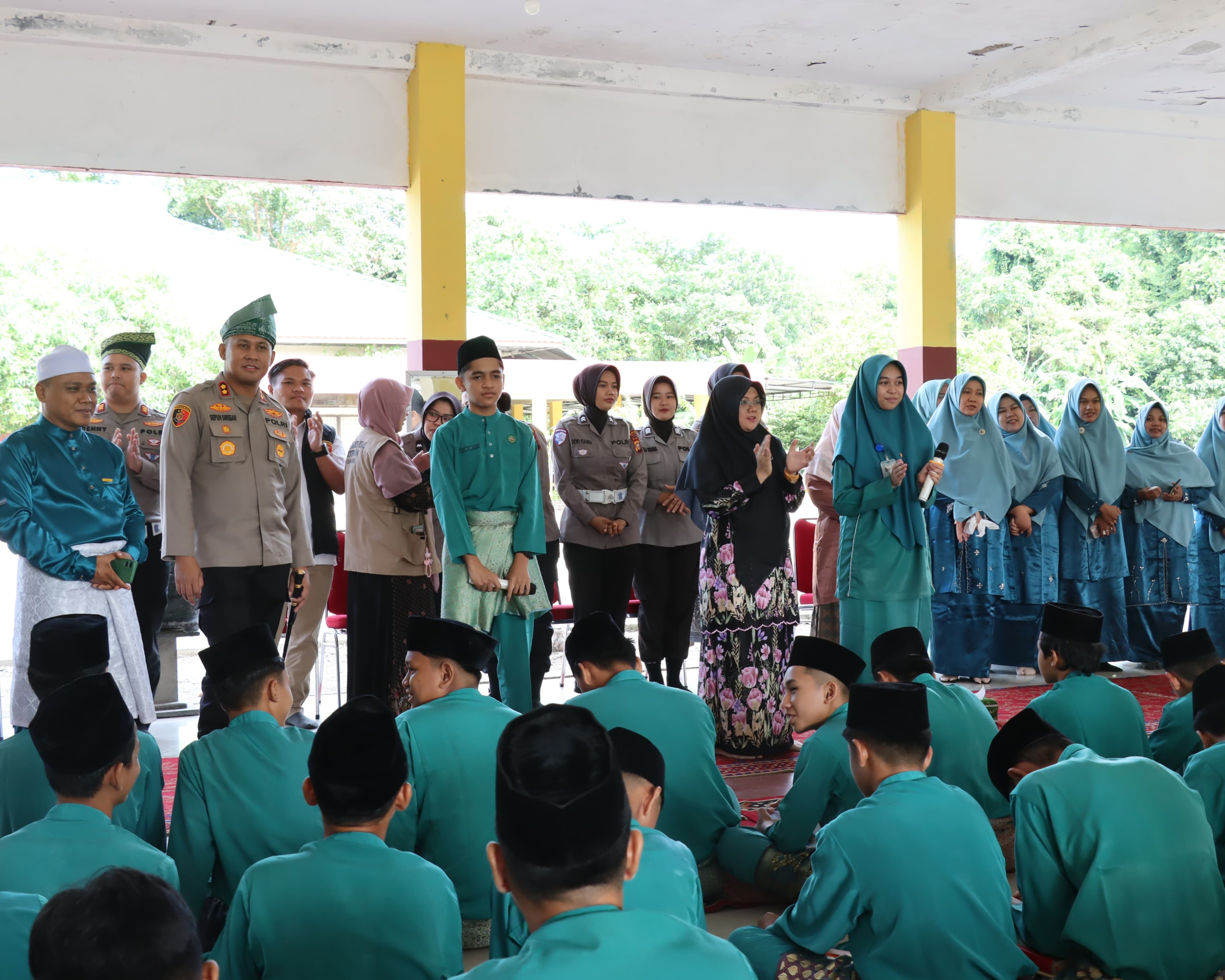 Dipimpin Kapolres, Tim Trauma Healing Pulihkan Semangat Para Siswa SMP Sains Tahfizh Siak