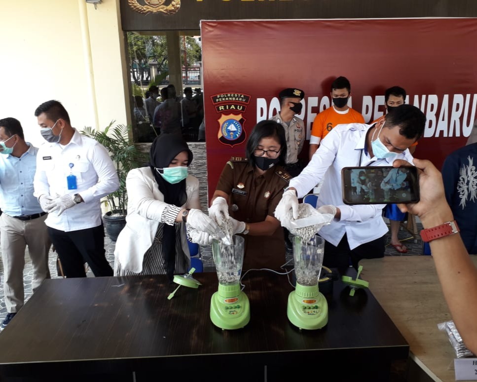 Polresta Pekanbaru Musnahkan Barang Bukti Hasil Tangkapan Sat Resnarkoba