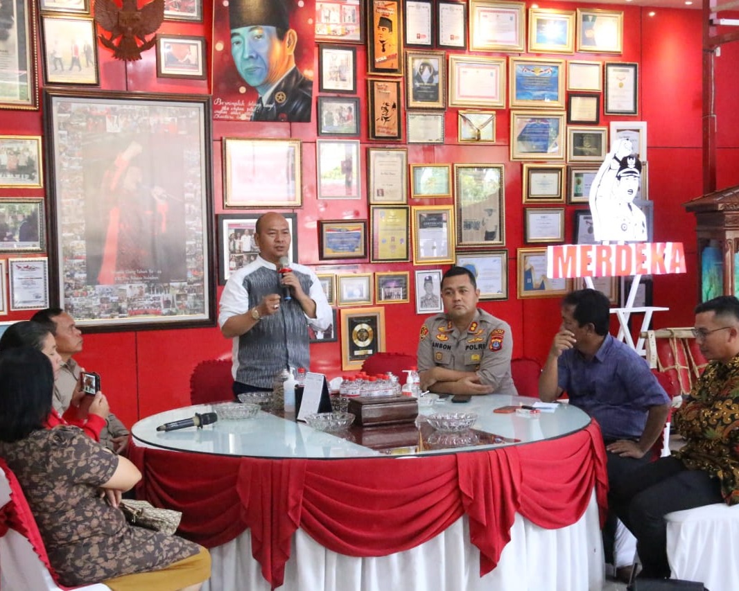 Bupati Nikson Nababan Berangkatkan Peserta Pesparawi Tingkat SLTA Yang Mewakili Tapanuli Utara