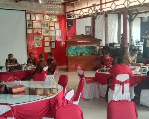 Bupati Taput Diskusi Penanganan Covid-19 dan Persiapan New Normal Dengan LO Gugus Tugas Pusat Mayjend Purnawirawan TNI Darlan Harahap