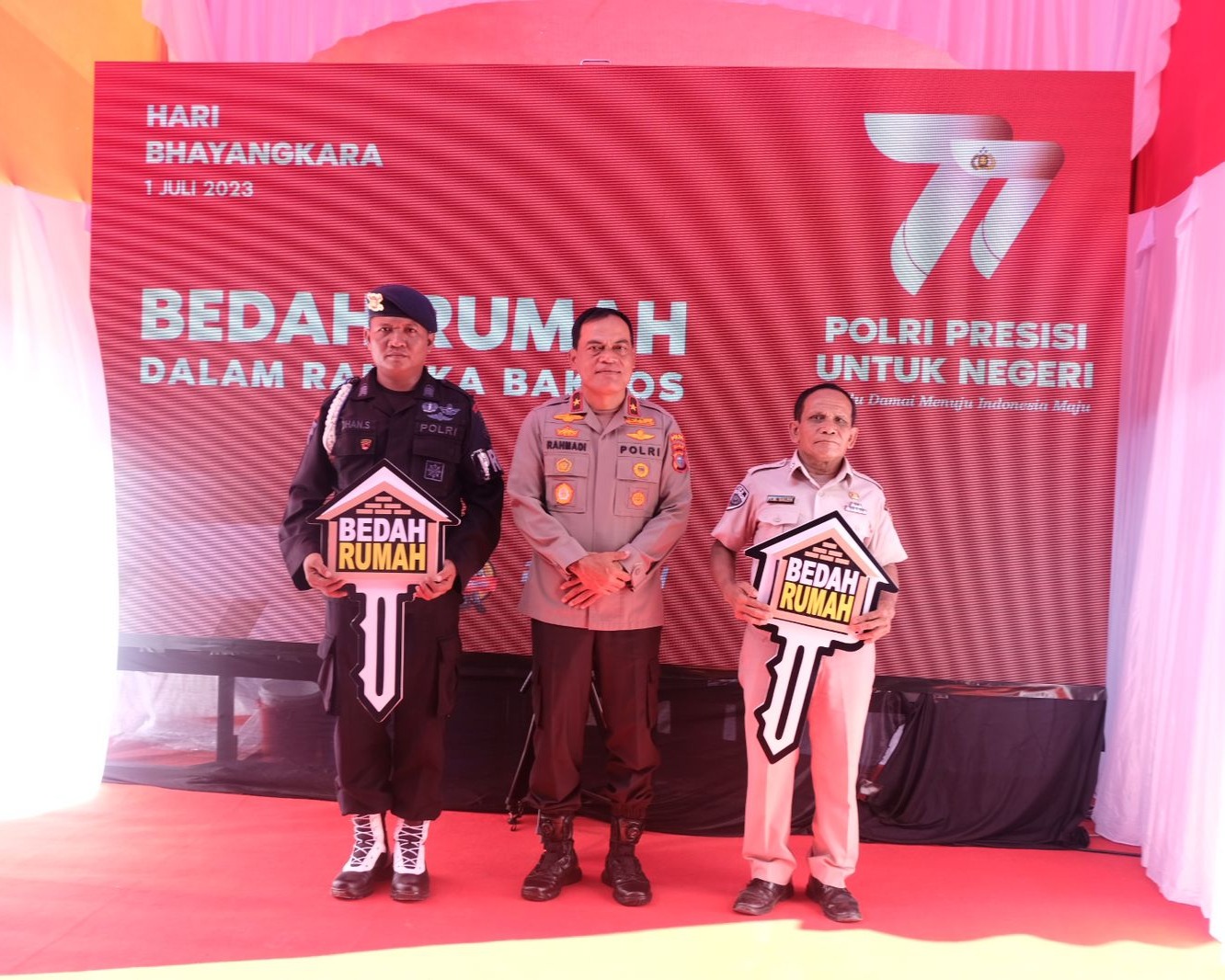 Dalam Rangka Hari Bhayangkara Ke-77, Polda Riau Gelar Bakti Sosial Bedah Rumah di Rumbai Pesisir