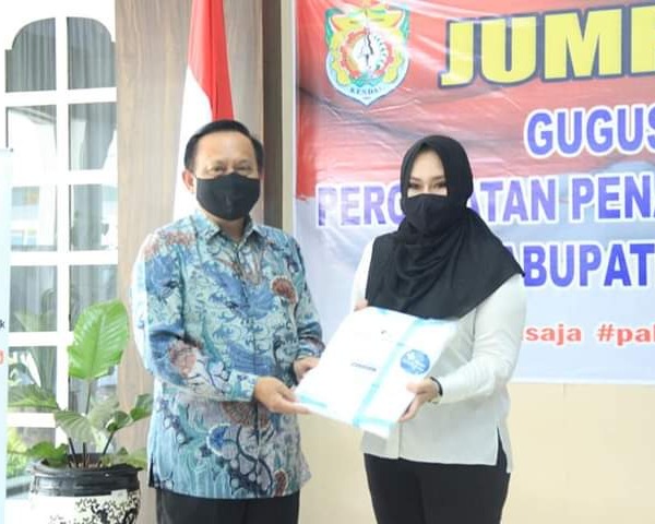 Bupati Kendal Menerima Bantuan Paket APD Dari Yayasan Pundi Amal Peduli Kasih SCTV Dan Indosiar