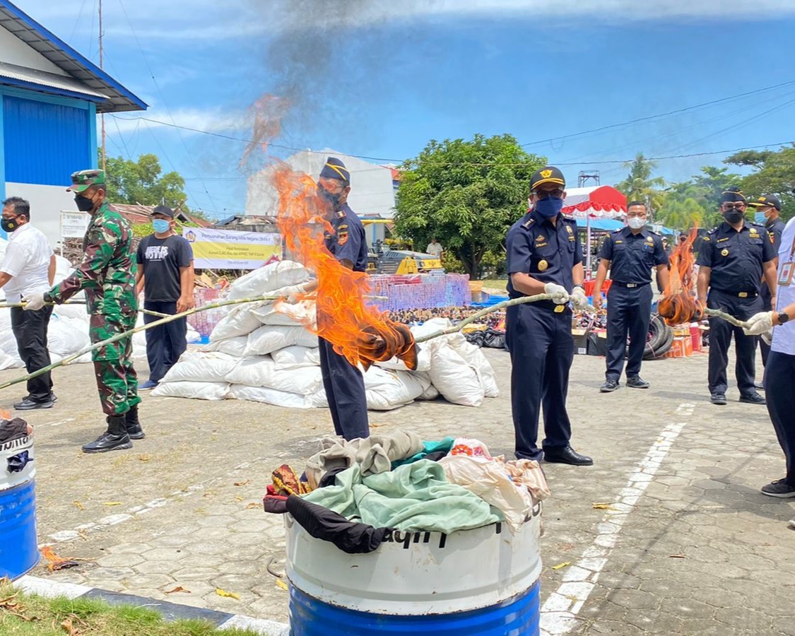 Lindungi Masyarakat, Kantor Wilayah Bea Cukai Riau dan Bea Cukai Dumai Musnahkan Barang Hasil Penindakan Senilai Rp 5,4 Miliar