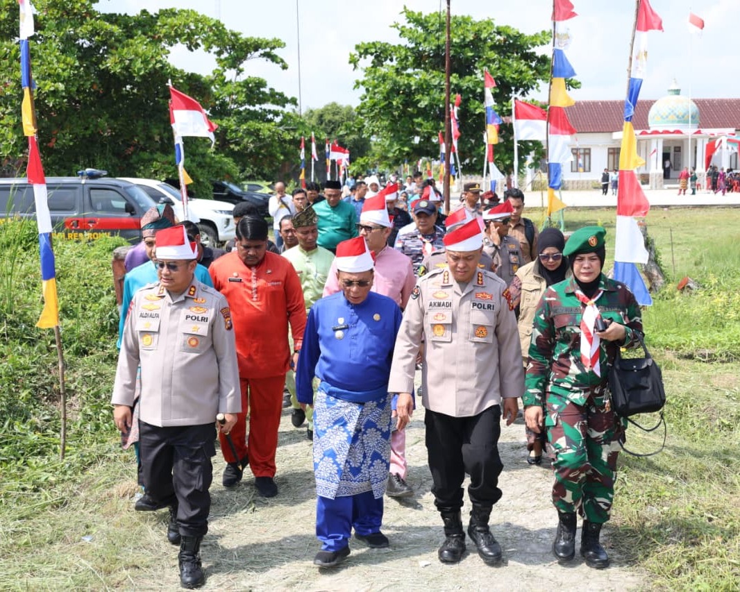 Ekspedisi Merah Putih Presisi Polda Riau Tanam 810 Mangrove Dan Salurkan Berbagai Bantuan Untuk Masyarakat Pesisir Sinaboi