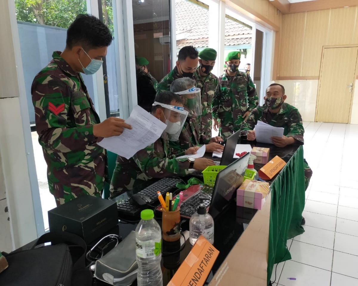 Kasdim 0715/Kendal Berikan Arahan Pada Babinsa Penerima Vaksin