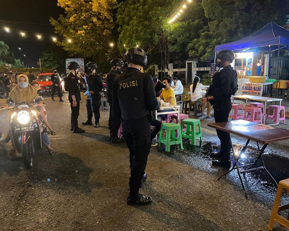Gelar Patroli Malam, Satuan Brimob Polda Riau Wujudkan Kamtibmas Aman Dan Kondusif