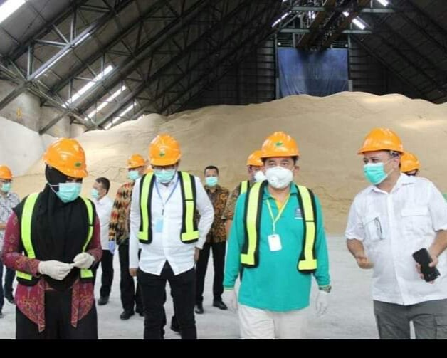 Menteri Perdagangan Melakukan Kunjungan ke Pasar Kaliwungu Kabupaten Kendal Serta Pabrik IGN Untuk Meninju Kesiapan Pengelolahan dan Distribusi