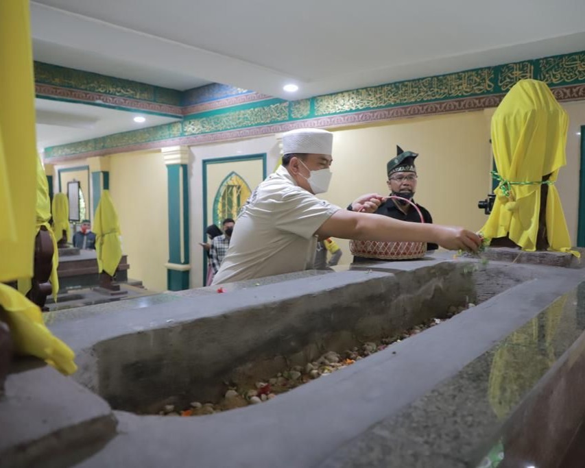 Kapolda Riau Ziarah Makam Marhum, Pendiri Kota Pekanbaru