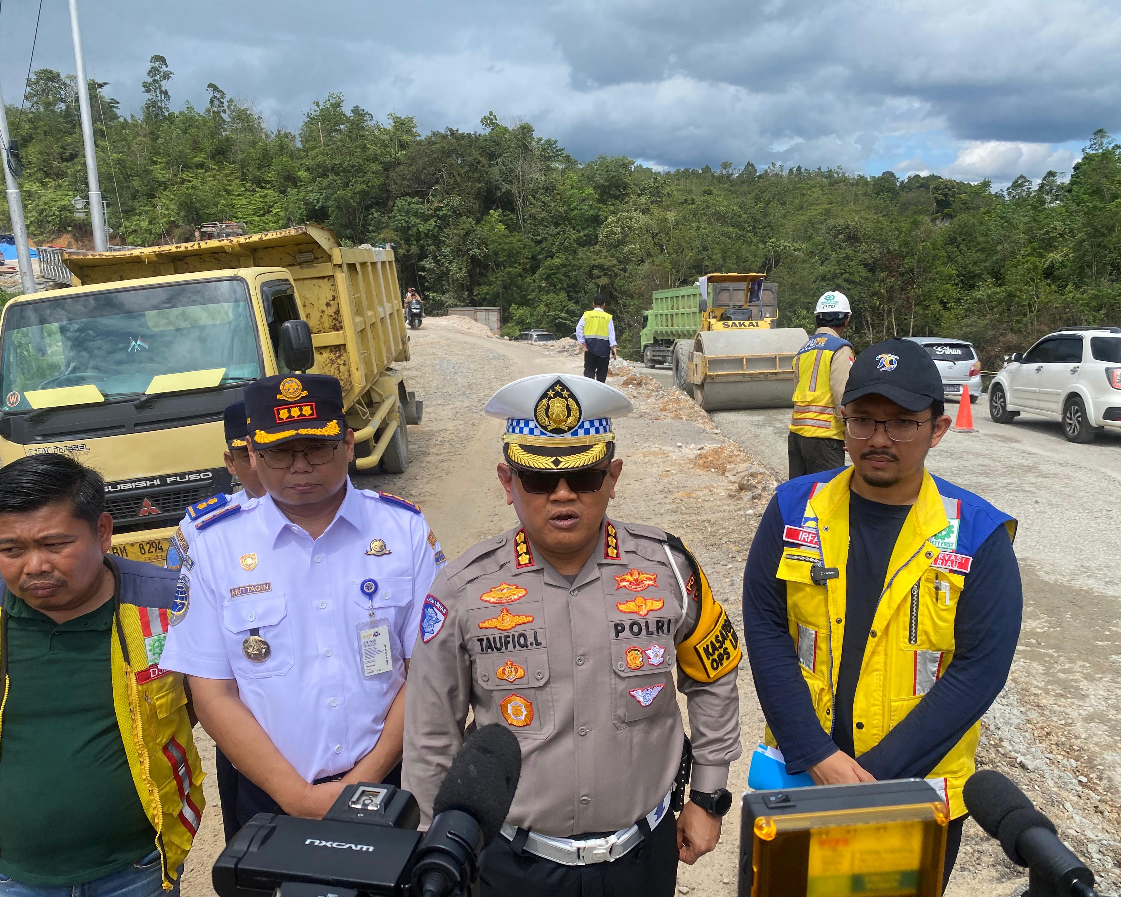 Pastikan Aktivitas Lalu Lintas Lancar, Ka Opsda Operasi Lilin Lancang Kuning 2024 Mencek Jalan Lintas Riau Sumbar