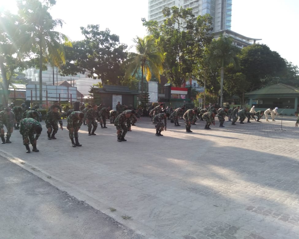 Guna Menjaga Herd Imunity, Personil Kodim 0301/PBR Gelar Olahraga Senam Pagi Bersama di Halaman Makodim