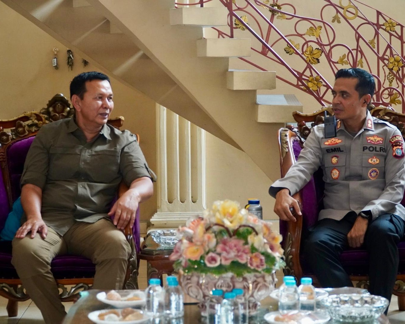 Kapolres Rohul AKBP Emil Eka Putra Silaturahmi Dengan Tokoh Masyarakat Ujung Batu, Bahas Sinergi dan Kepedulian Lingkungan