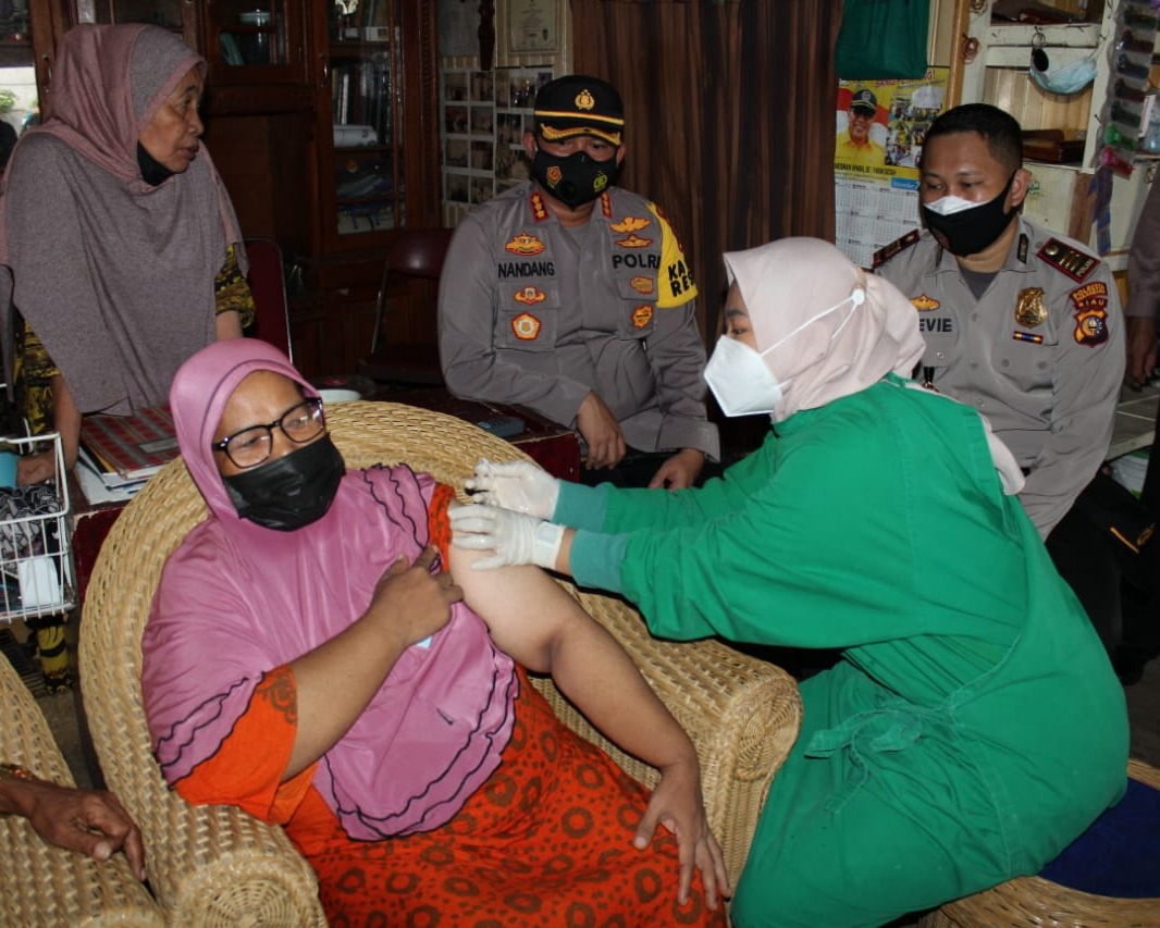 Gelar Vaksinasi Covid-19 di Polsek Pekanbaru Kota, Kapolresta Pekanbaru: Ini Merupakan Kontribusi Untuk Membantu Program Percepatan Vaksinasi