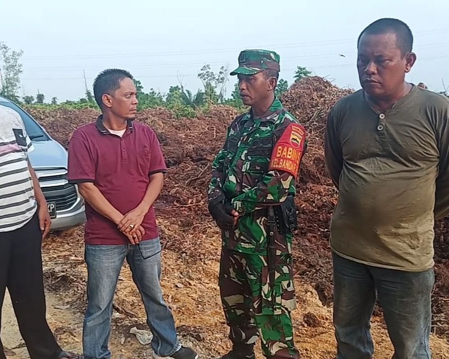 Babinsa Kodim 0301/Pekanbaru Bersama Ketua LPM Melaksanakan Anjangsana Ke PT. Kubamas, Ingatkan Akan Pentingnya Untuk Menjaga Serta Merawat Lahan