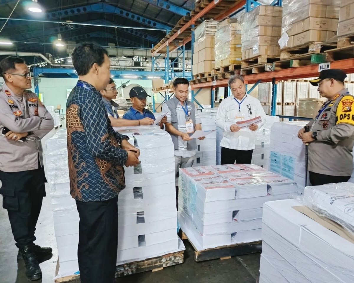 Kapolres Siak AKBP Asep Sujarwadi dan Kajari Monitoring Percetakan Surat Suara di Bekasi
