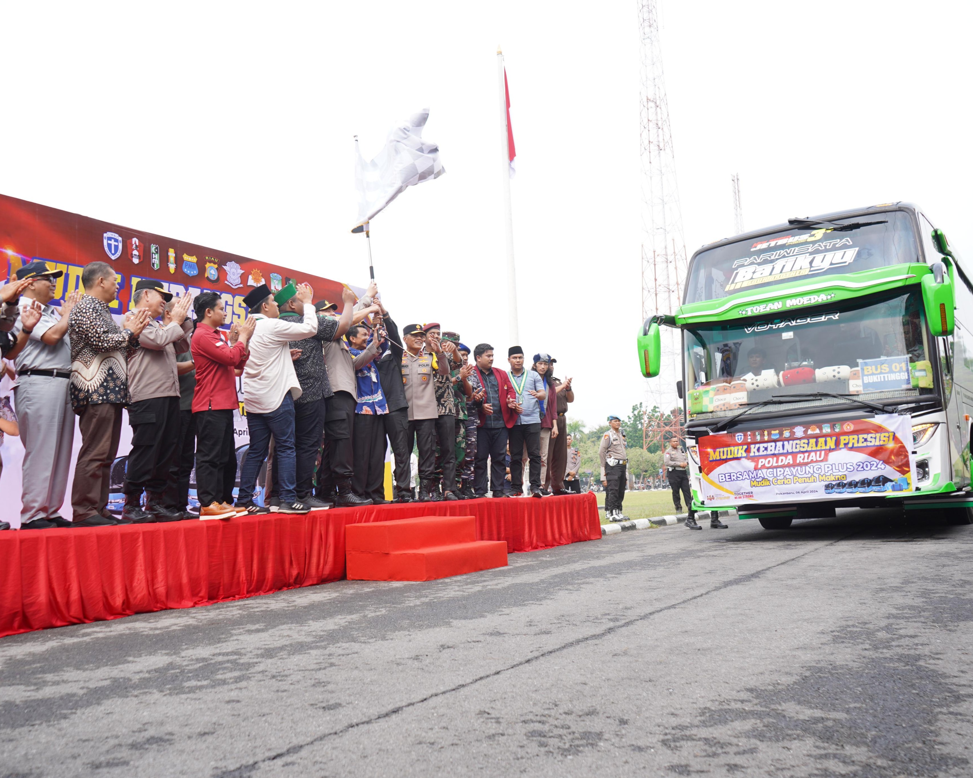Kapolda Riau Lepas Rombongan Mudik Kebangsaan Presisi 2024