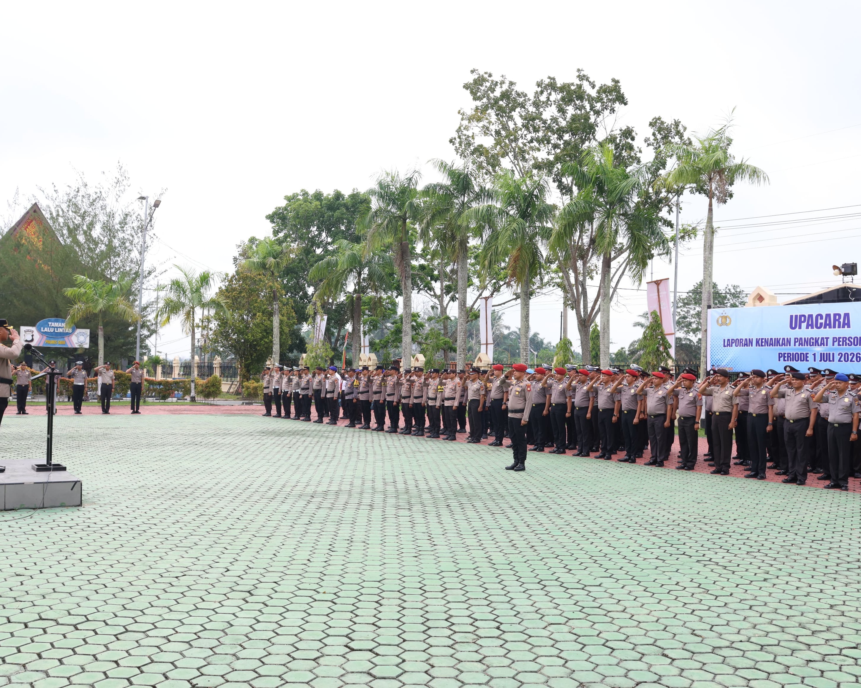 Kapolres AKBP Sepuh Pimpin Kenaikan Pangkat 63 Personel Polres Siak