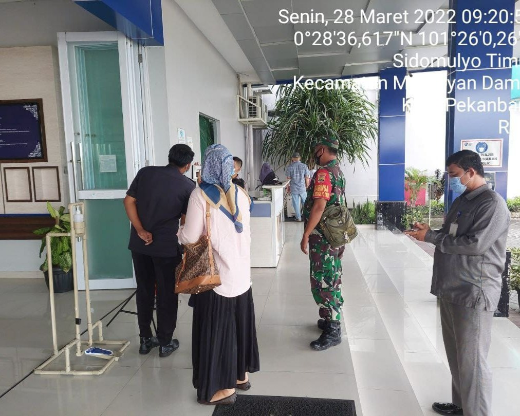 Datangi Sekolah, Babinsa Kodim 0301/PBR Berikan Himbauan Penerapan Prokes Di Sekolah