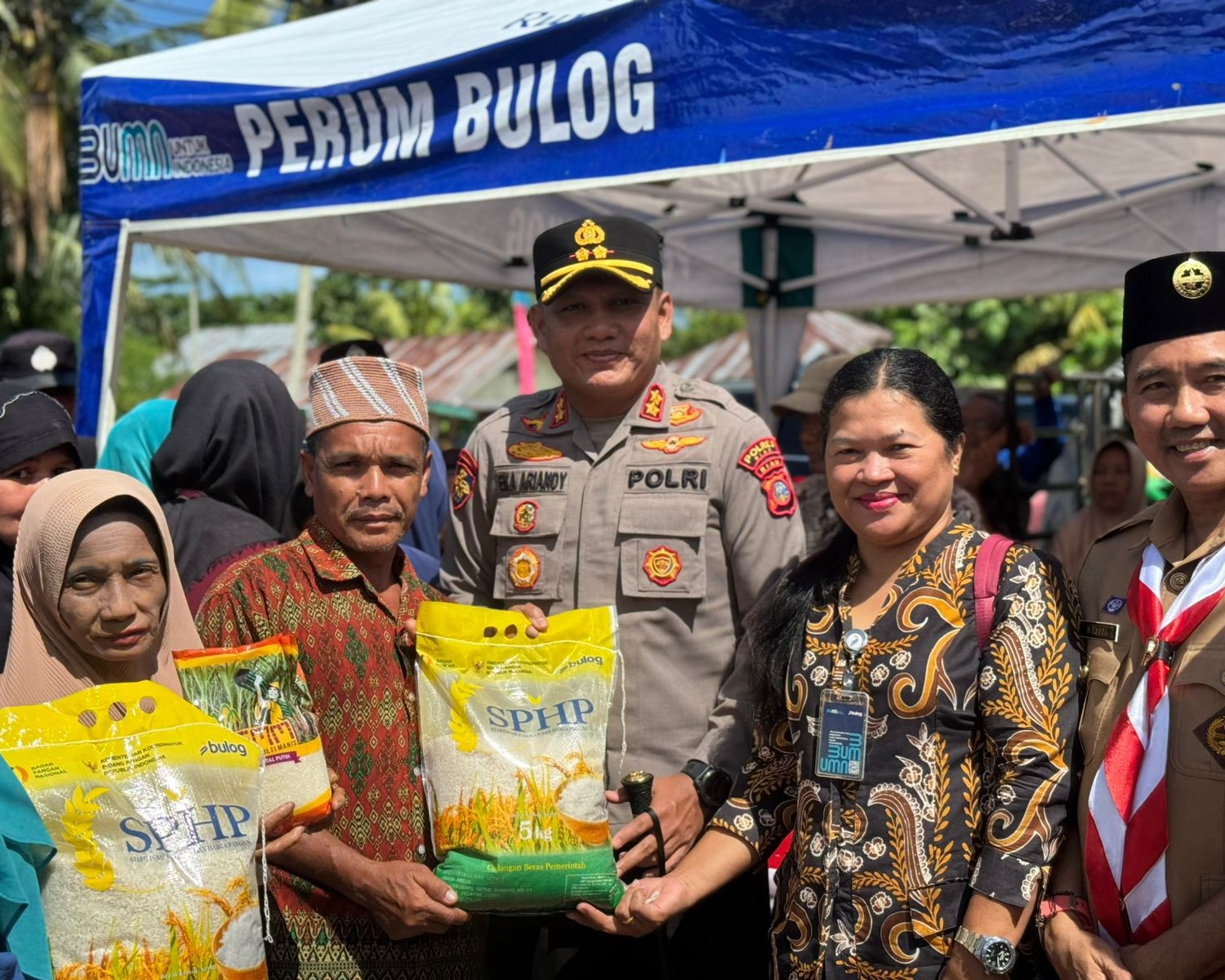 Polres Siak dan Bulog Gelar Gerakan Pangan Murah, Warga Kota Siak Antusias Serbu Beras Dan Gula Premium