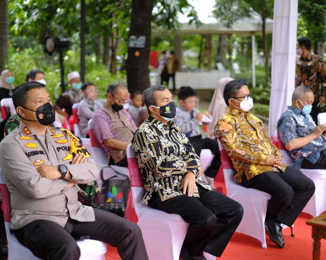 Kapolda Riau Terima Penghargaan Dari Menteri LHK RI