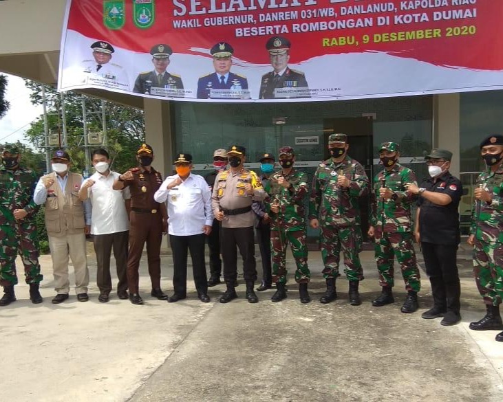 Pastikan Pilkada Berjalan Aman Damai Dan Patuhi Prokes, Kapolda Riau Bersama Forkopimda Lakukan Peninjauan TPS Di Rohul Dan Dumai