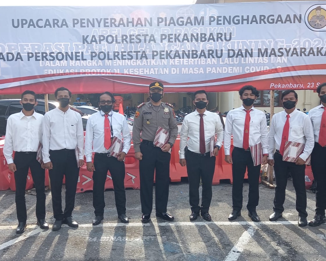 Dua Anak Muda Milenial Membantu Polresta Pekanbaru Mengembangkan Aplikasi Tanjak
