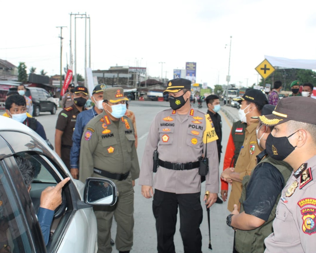 Kapolresta Pekanbaru Bersama Forkompimda Tinjau Pos Pemeriksaan Peniadaan Mudik dan Pembatasan Moda Transportasi di Perbatasan Kota