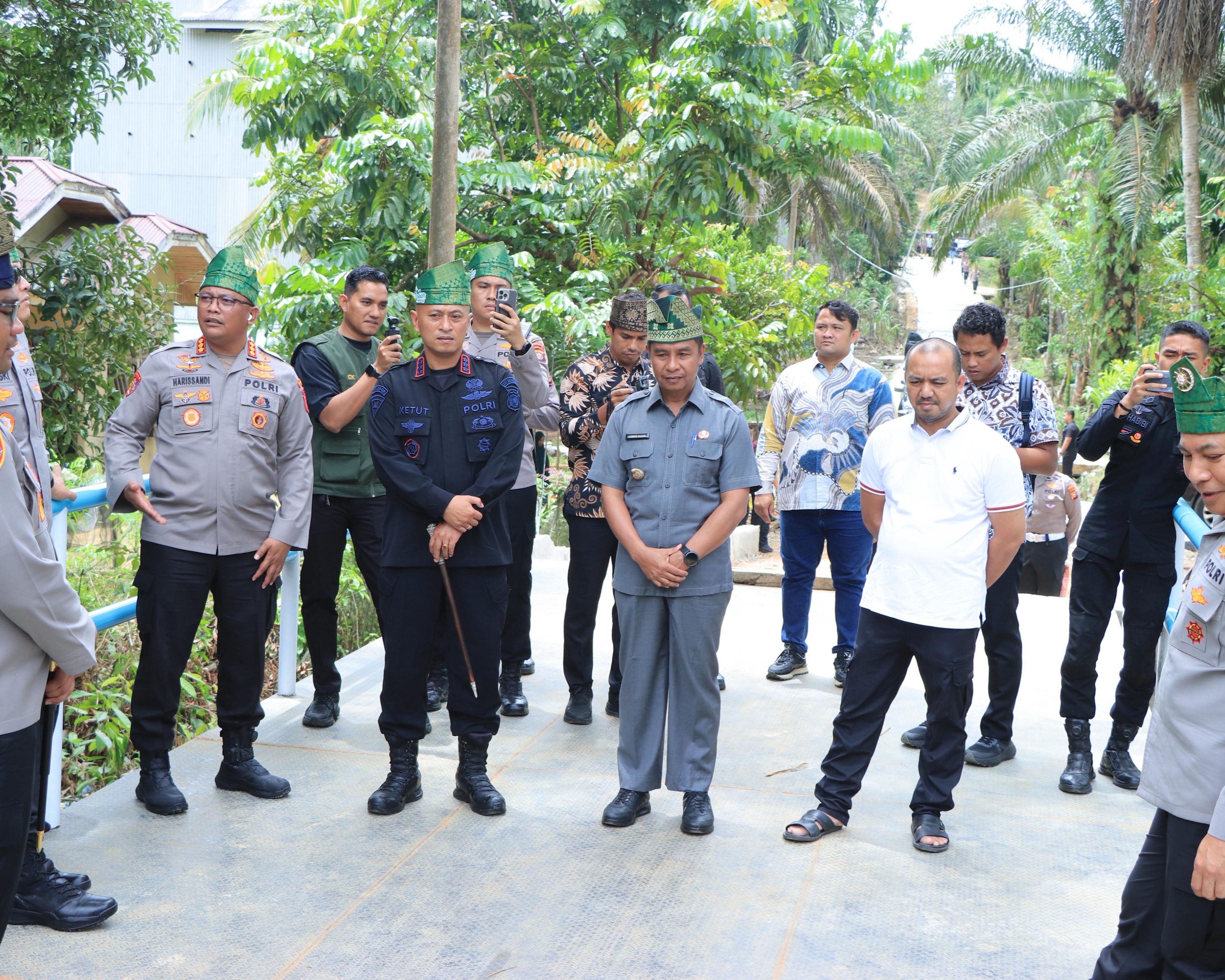 Kapolda Riau Kunjungi Pembangunan Jembatan Di Desa Lubuk Agung Kabupaten Kampar