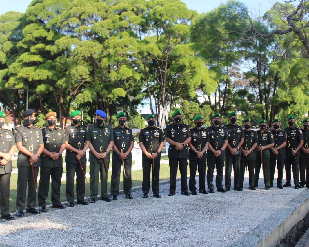 Sambut HUT Korem 031/WB Ke-63, Dandim 0301/PBR Hadiri Ziarah Rombongan Di TMP Kusuma Dharma