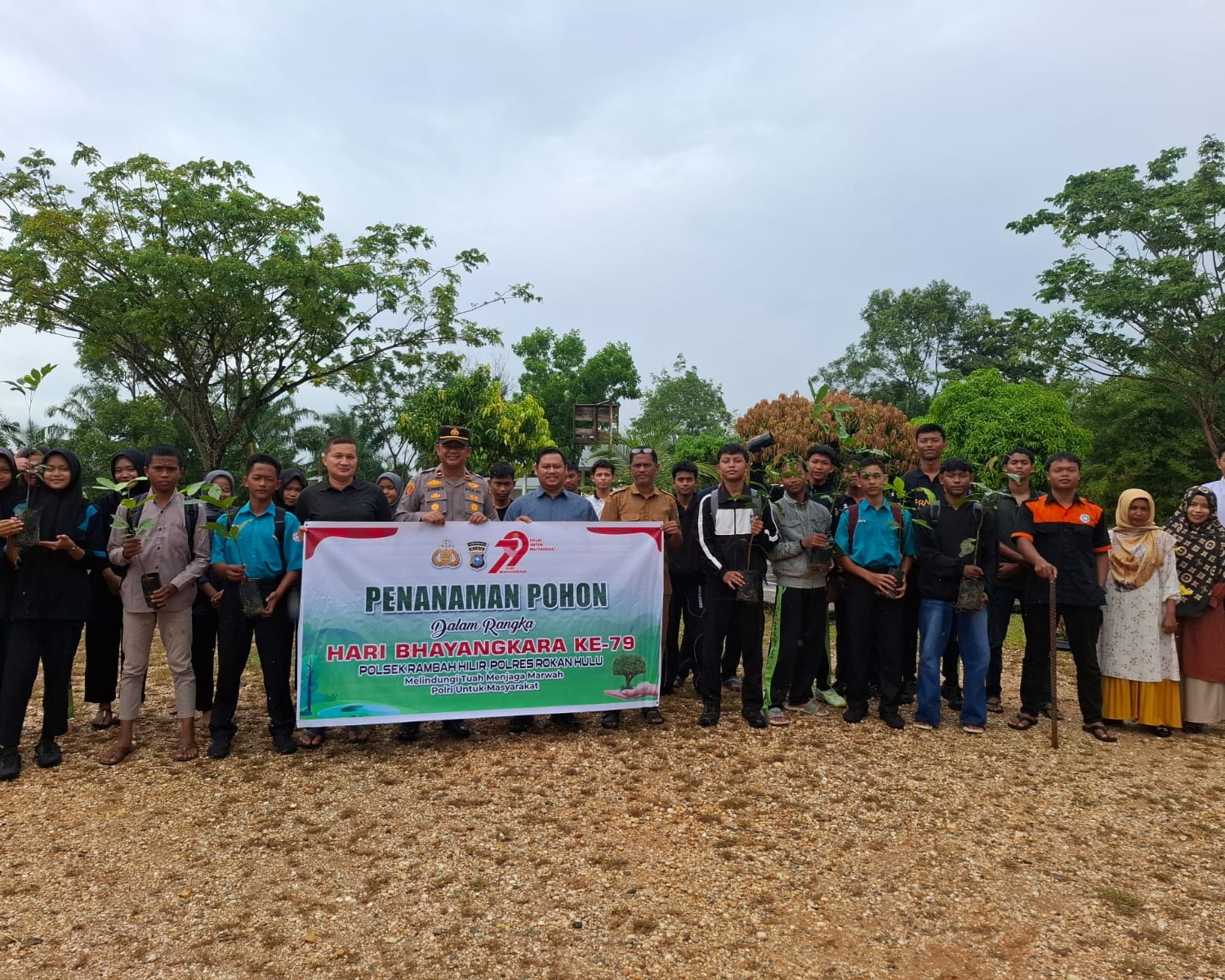Sambut HUT Bhayangkara Ke-79, Polres Rohul Gencarkan Penghijauan Massal