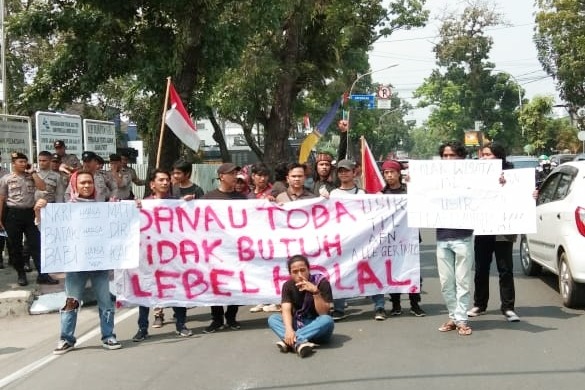 Mahasiswa Peduli Danau Toba Demo BPODT