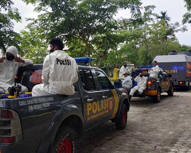 Tim Gabungan Pemda Kampar Bersama Polres Kampar dan Kodim 0313/KPR Lakukan Penyemprotan Desinfektan