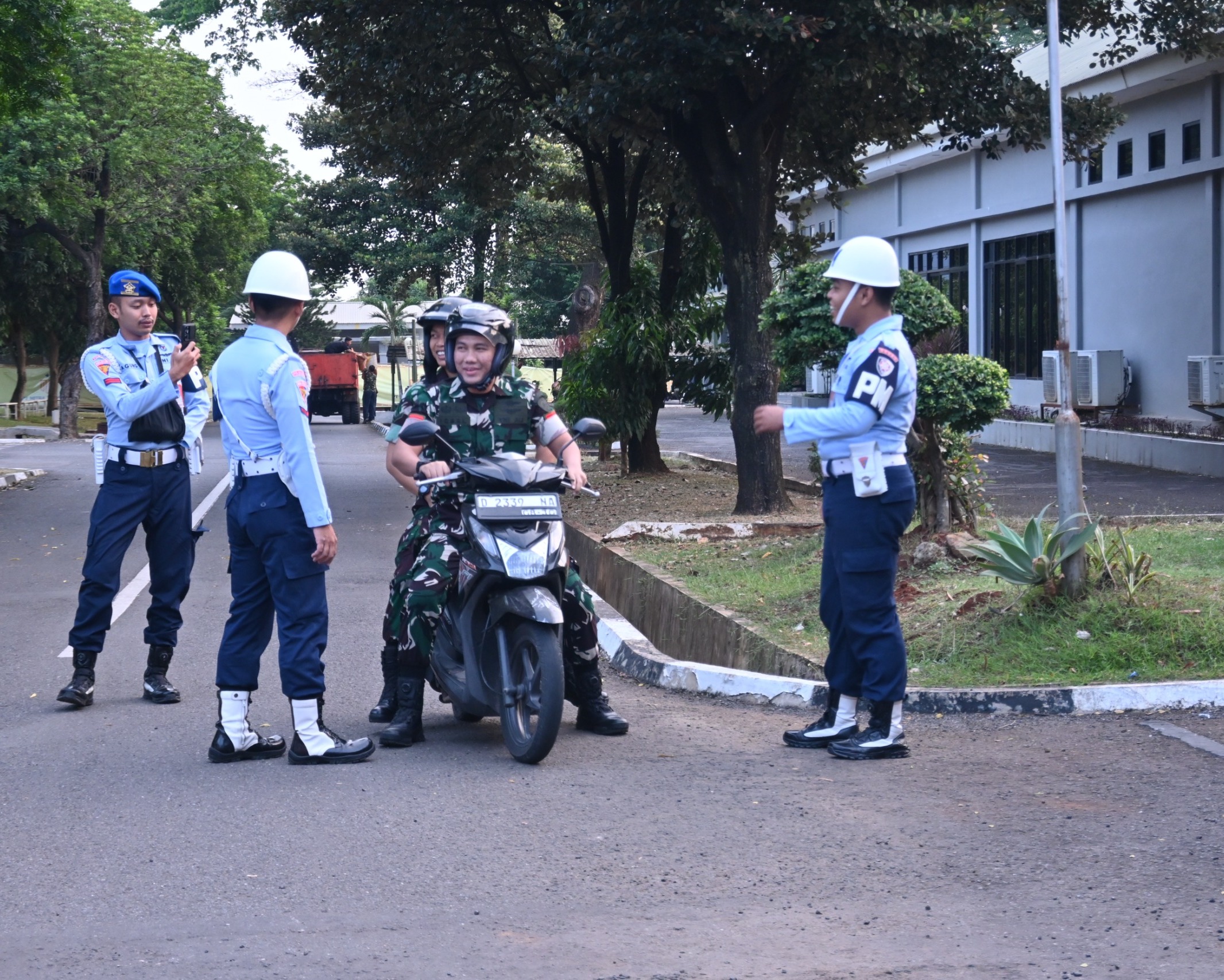 Pom Makodau I Gelar Razia, Pastikan Kelengkapan Kendaraan