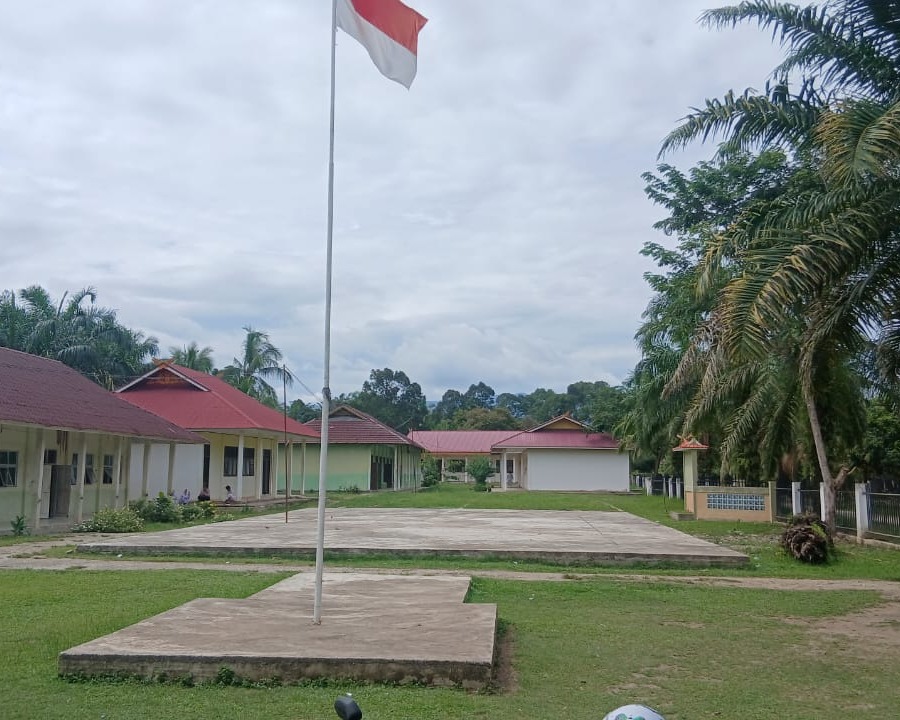 Kepsek SMKN 3 Rambah Syaiful, Memberikan Pelayanan Pendidikan Terbaik Untuk Siswa