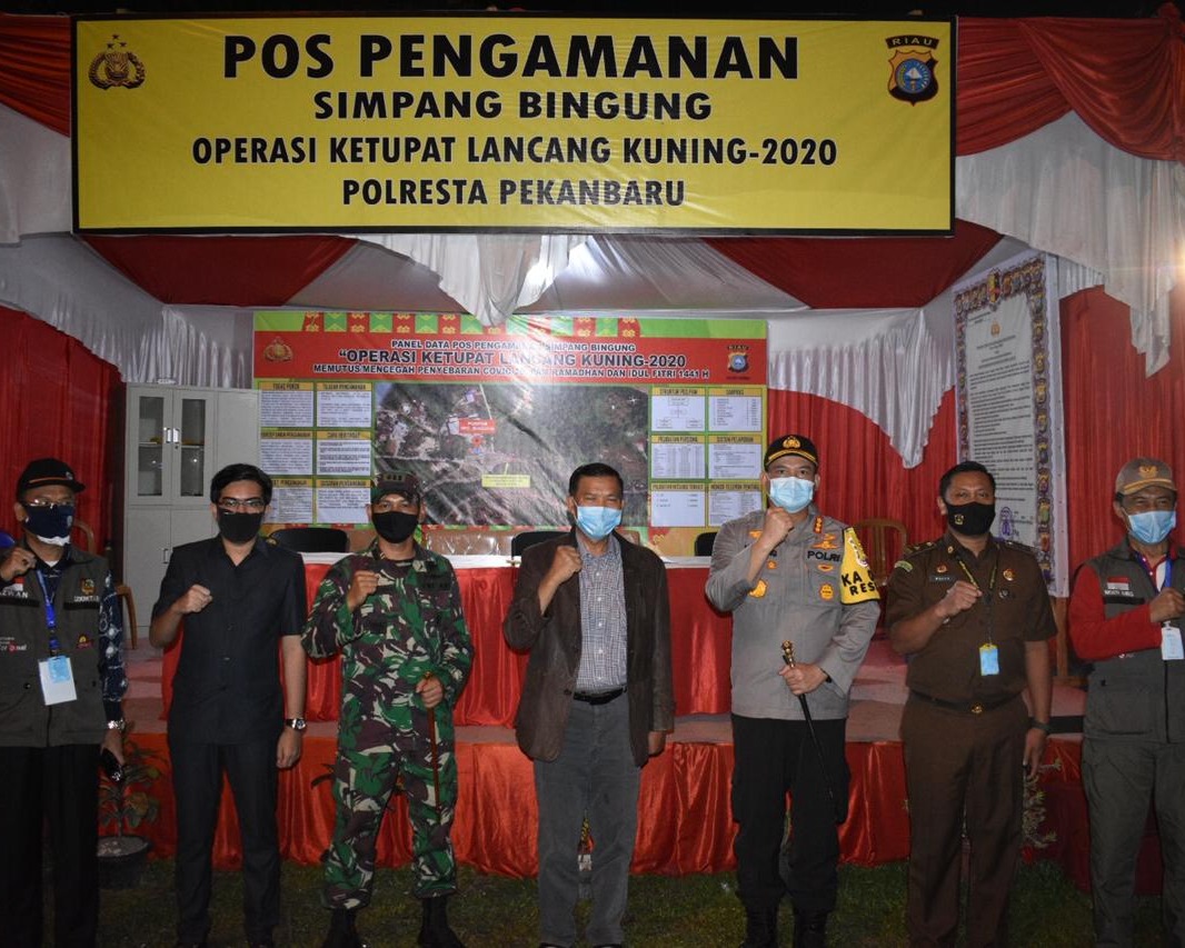 Kapolresta Pekanbaru Bersama Forkopimda Cek Kontrol Posko PSBB dan Pospam Ops Ketupat Tahun 2020