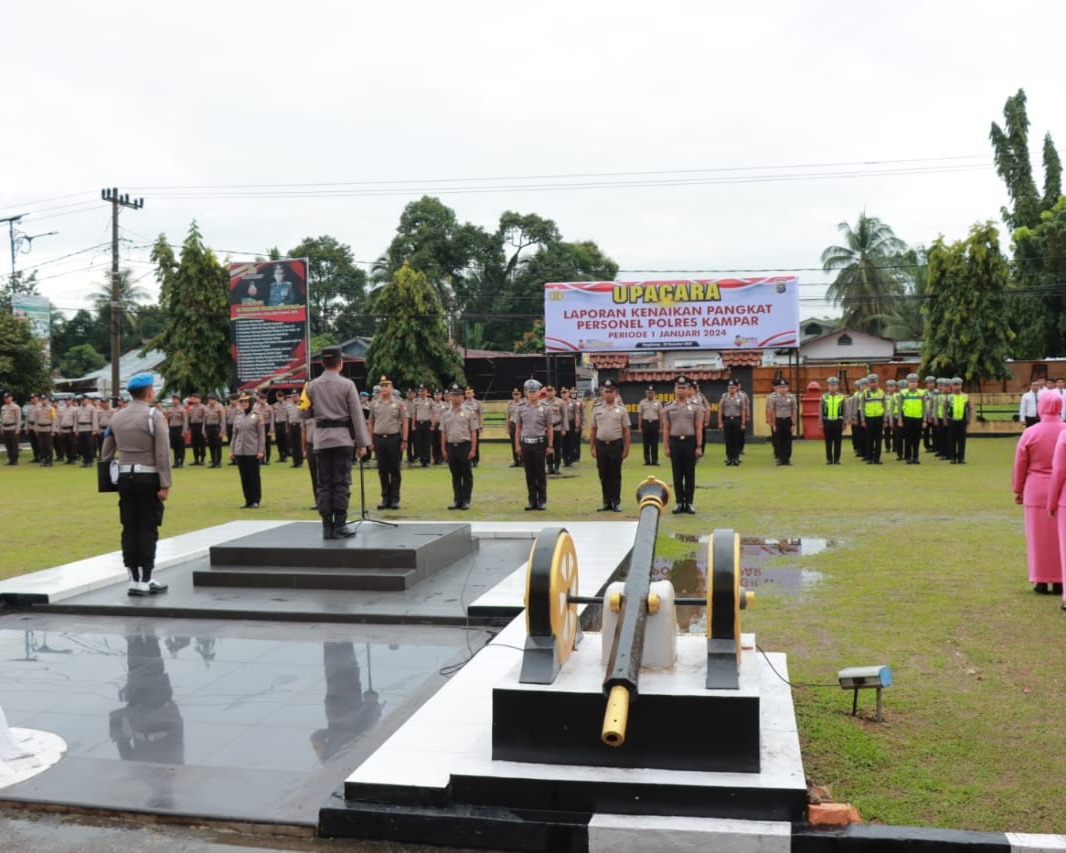 Kapolres Kampar Pimpin Upacara Laporan Kenaikan Pangkat Personil Periode 1 Januari 2024