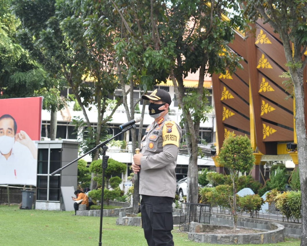 Kapolresta Pekanbaru Hadiri Apel Gelar Pasukan Dalam Rangka Pembatasan Sosial Berskala Mikro di Halaman MPP