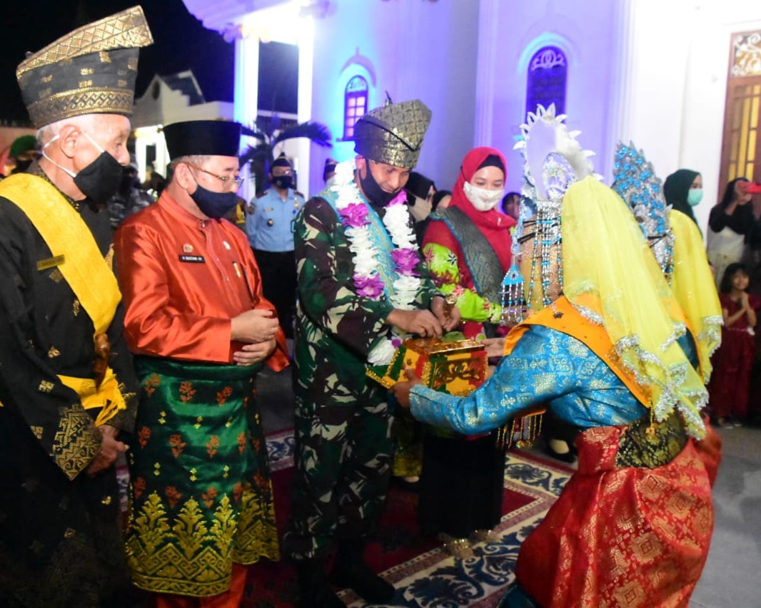 Prosesi Adat Melayu, Sambut Kujungan Kerja Komandan Korem 031/Wira Bima Di Kabupaten Bengkalis